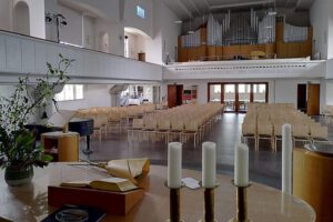 Mehr über den Artikel erfahren Sitzordnung Kirche erneut neu